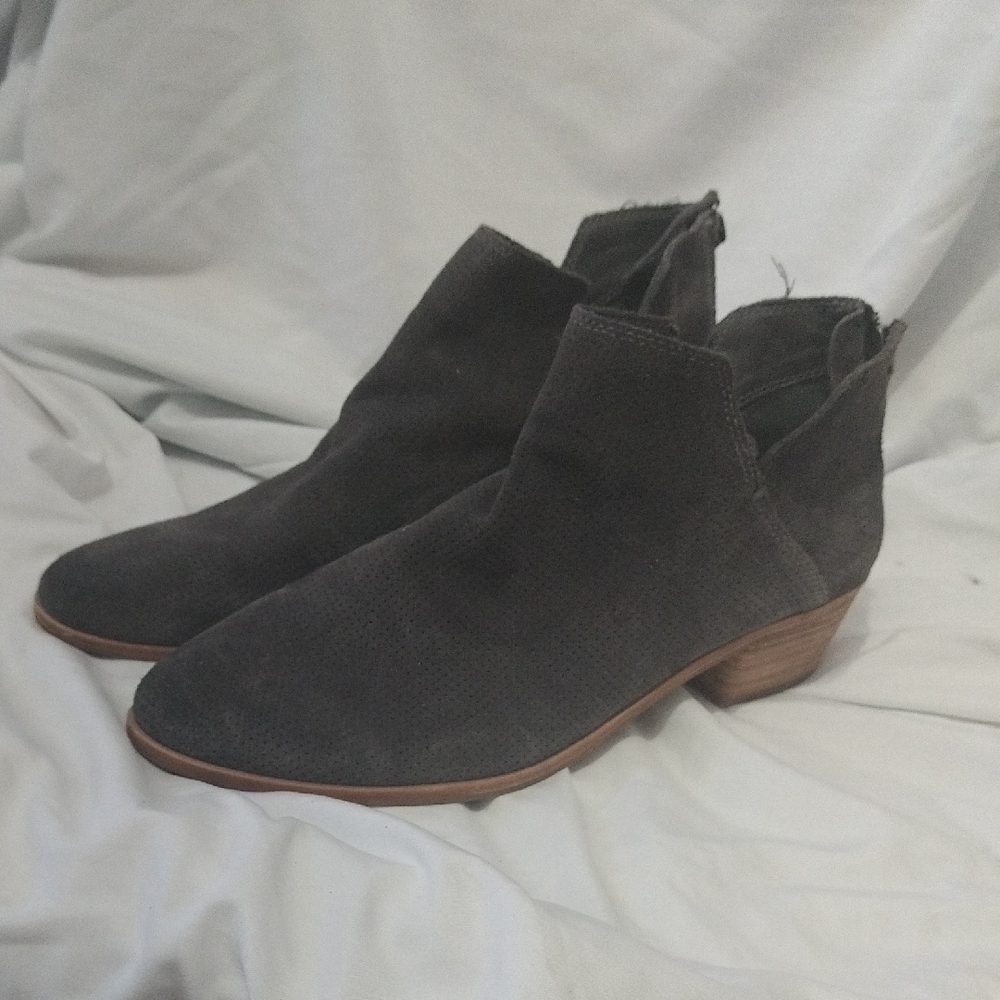 NWOT Dolce Vita Grey Suede Ankle Boots. Sz 12